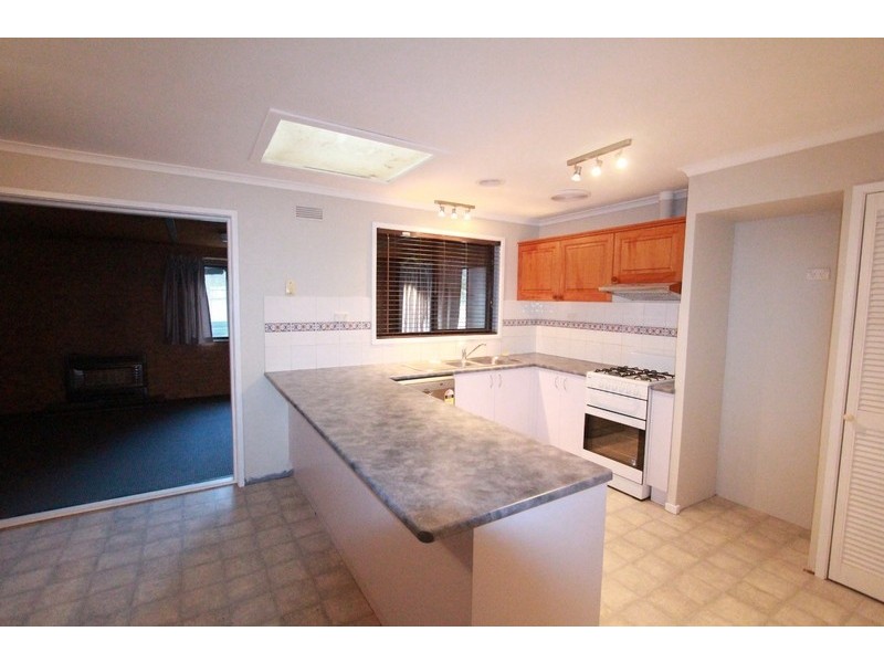 1 Deakin Drive, Flora Hill VIC 3550