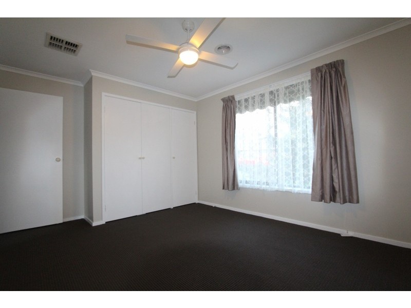 1 Deakin Drive, Flora Hill VIC 3550