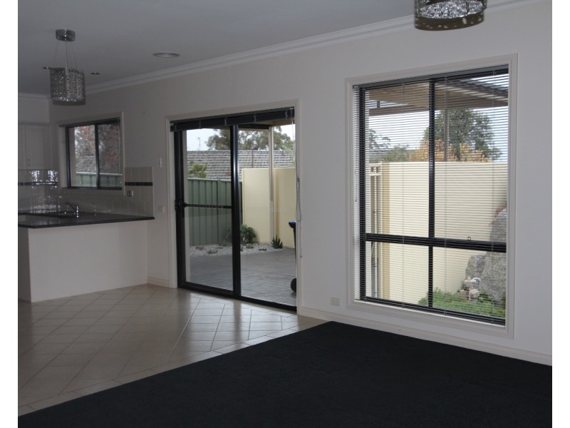 8/30 Race Street, Flora Hill VIC 3550