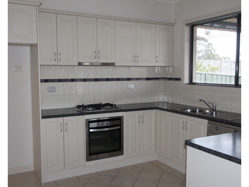 8/30 Race Street, Flora Hill VIC 3550