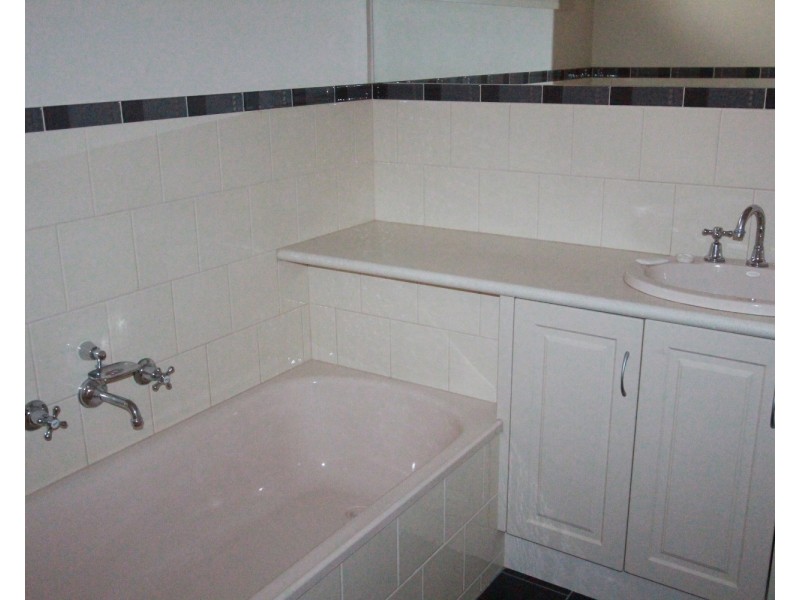 8/30 Race Street, Flora Hill VIC 3550