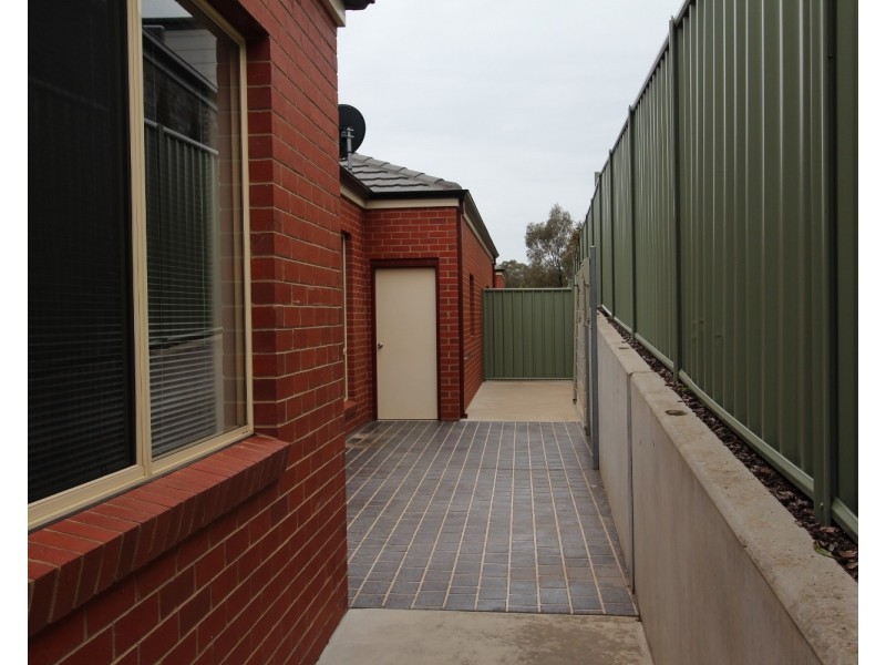 8/30 Race Street, Flora Hill VIC 3550