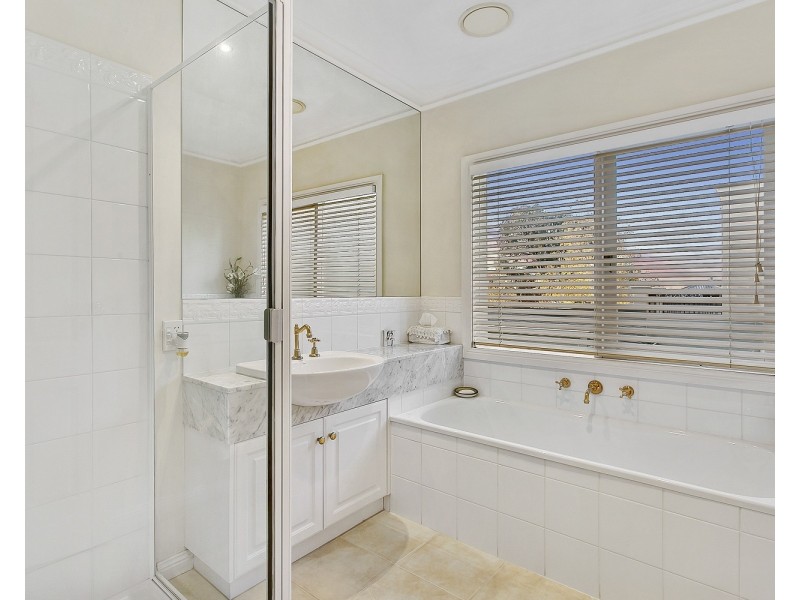 20 Weatherby Drive, Strathdale VIC 3550