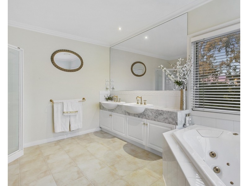 20 Weatherby Drive, Strathdale VIC 3550