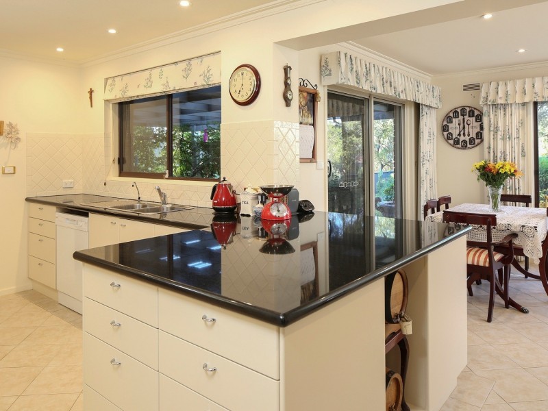 5 McKay Court, Strathdale VIC 3550