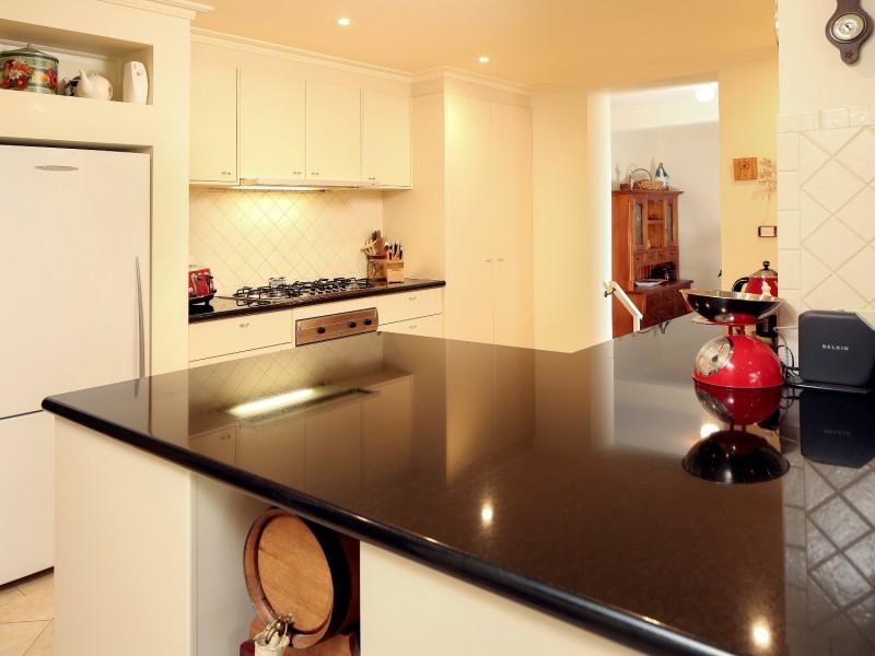 5 McKay Court, Strathdale VIC 3550