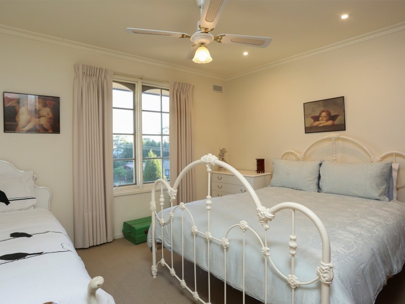 5 McKay Court, Strathdale VIC 3550