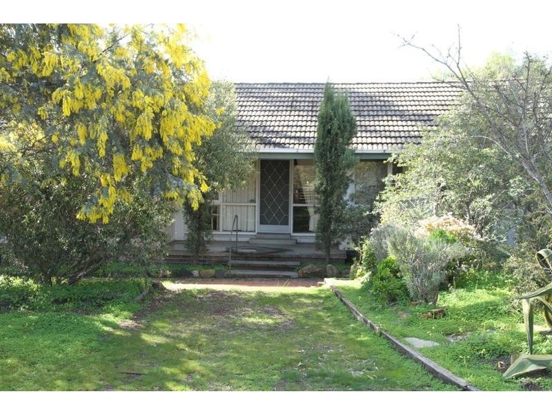 33 Harkness Street, Quarry Hill VIC 3550