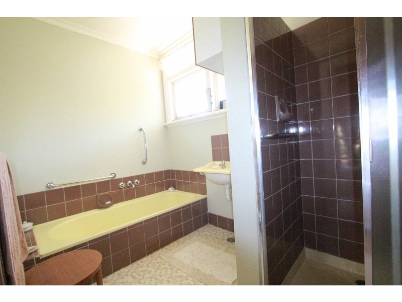 33 Harkness Street, Quarry Hill VIC 3550