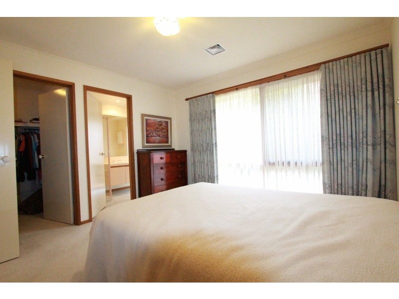 9 Tenzing Court, Strathdale VIC 3550