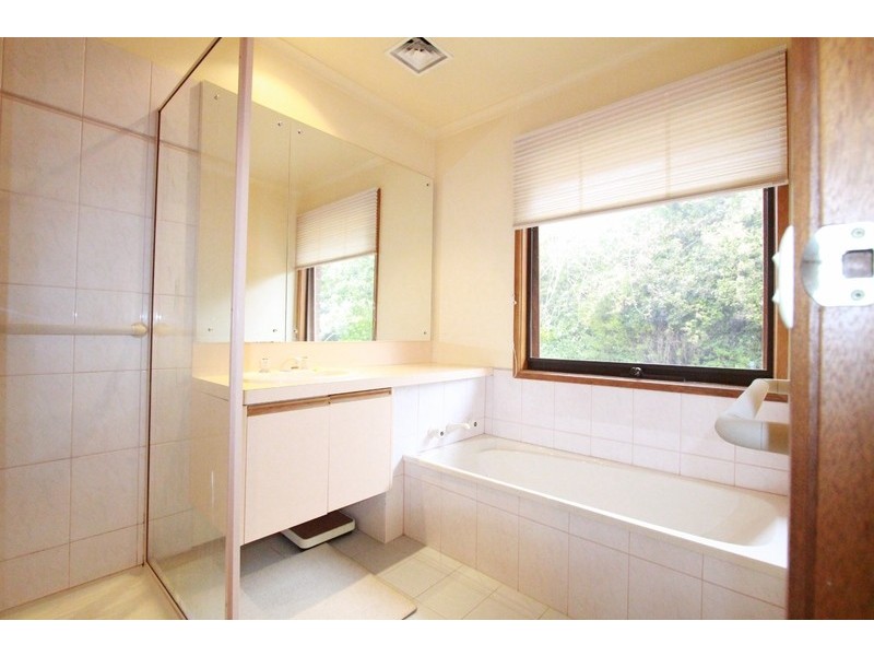 9 Tenzing Court, Strathdale VIC 3550