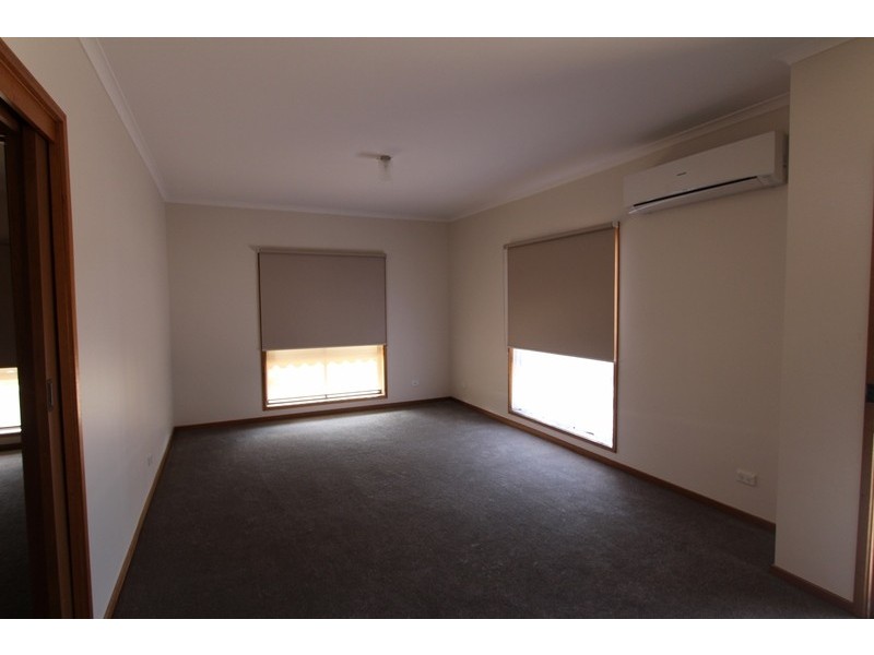 1/115A Neale Street, Flora Hill VIC 3550