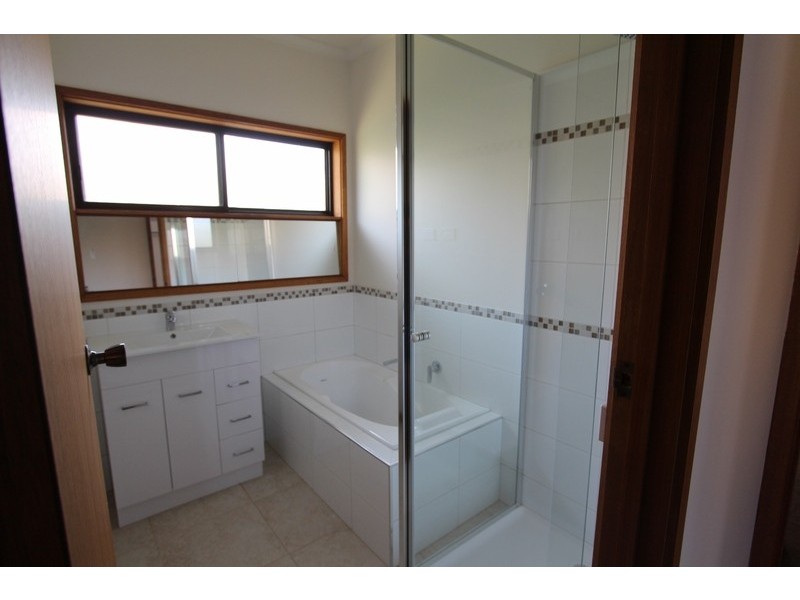 1/115A Neale Street, Flora Hill VIC 3550