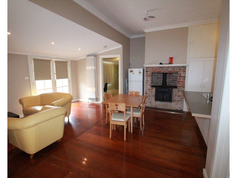 206 Neale Street, Flora Hill VIC 3550