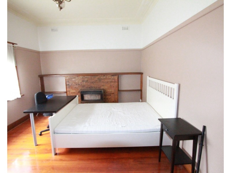 206 Neale Street, Flora Hill VIC 3550