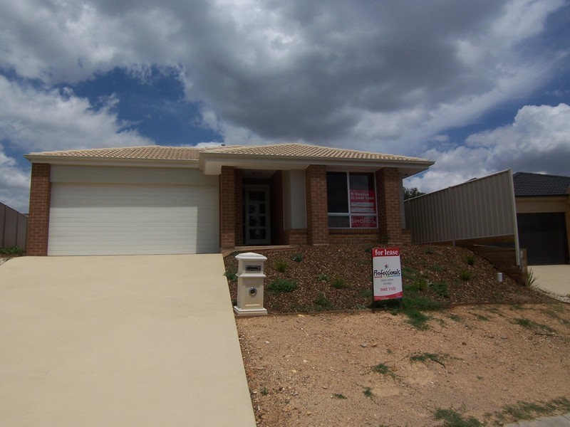 12 Tununga Circuit, Kangaroo Flat VIC 3555