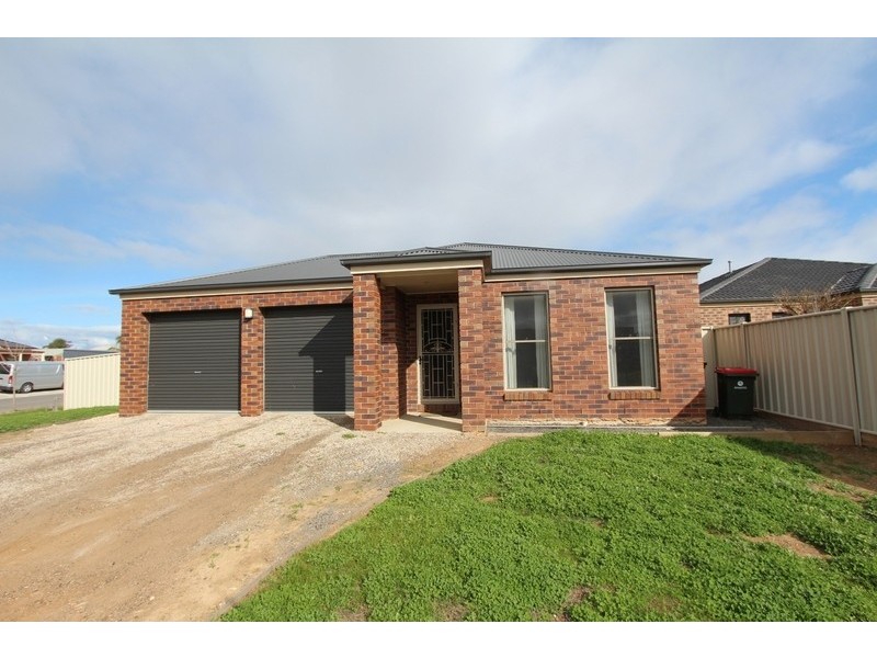 8 Howe Court, Epsom VIC 3551