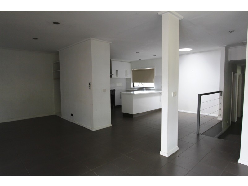 11 Desmond Street, Strathdale VIC 3550