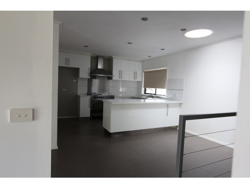 11 Desmond Street, Strathdale VIC 3550