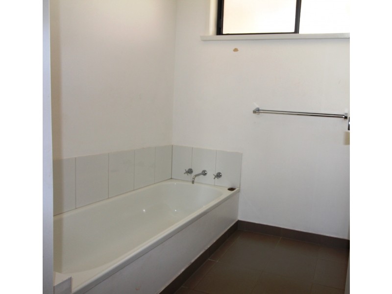 11 Desmond Street, Strathdale VIC 3550