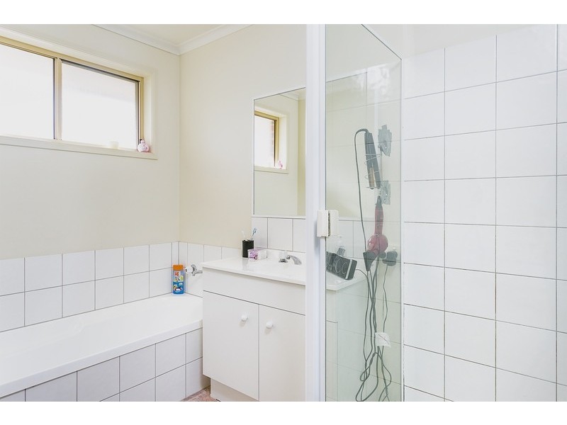 2/174 St Aidans Road, Kennington VIC 3550