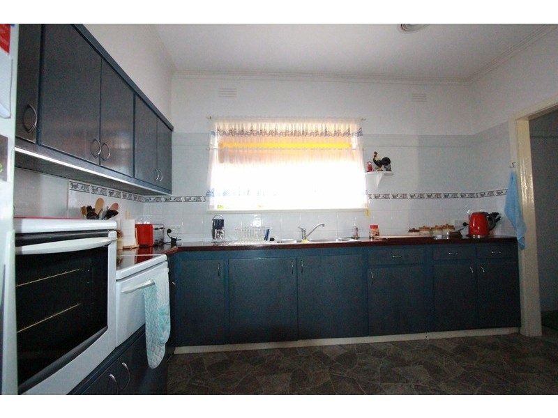 22 Nish Street, Flora Hill VIC 3550