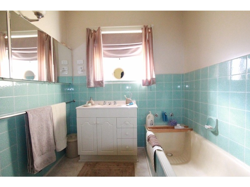 22 Nish Street, Flora Hill VIC 3550