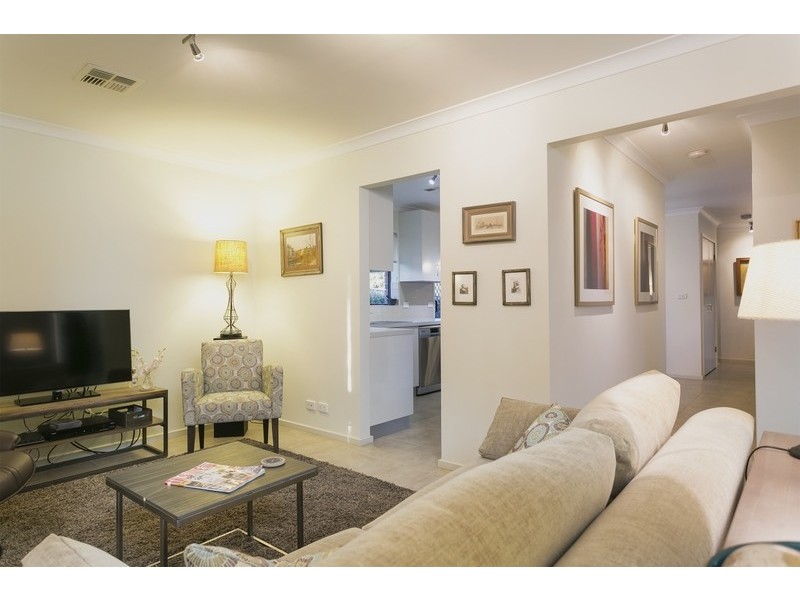 1/24 James Street, Strathdale VIC 3550