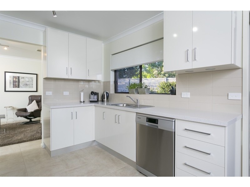 1/24 James Street, Strathdale VIC 3550