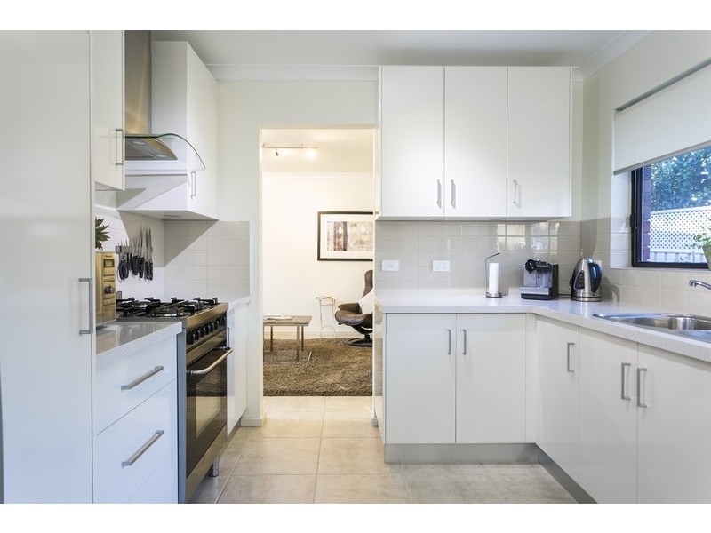 1/24 James Street, Strathdale VIC 3550