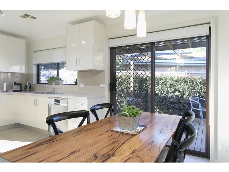 1/24 James Street, Strathdale VIC 3550