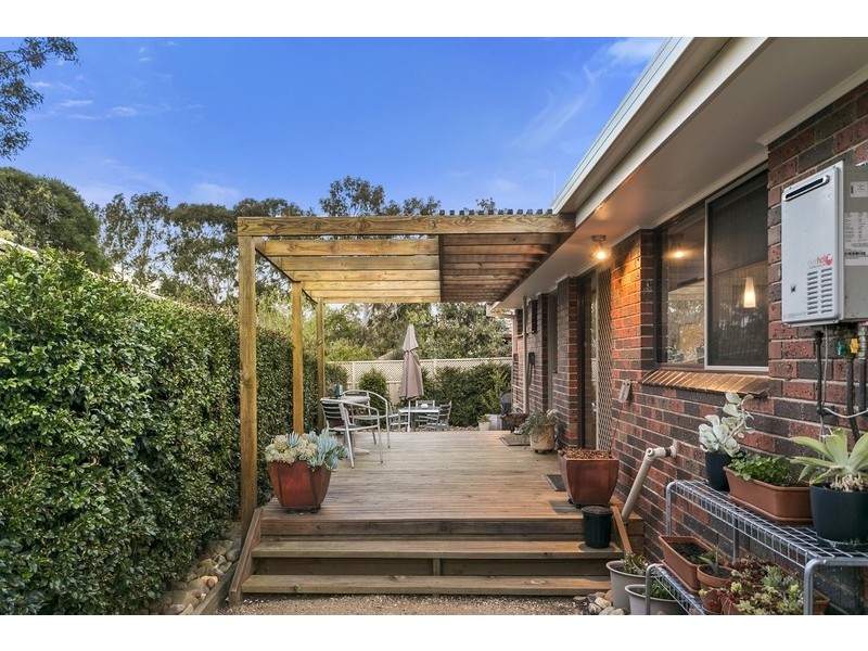 1/24 James Street, Strathdale VIC 3550