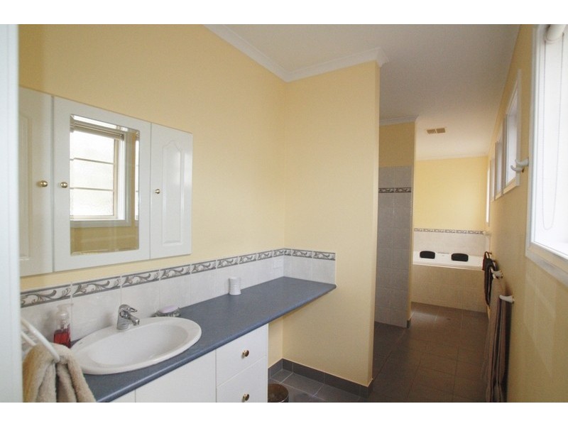 22 Irrabella Place, Kangaroo Flat VIC 3555