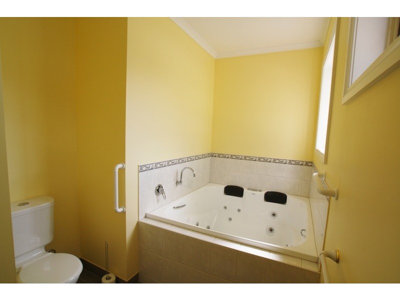 22 Irrabella Place, Kangaroo Flat VIC 3555