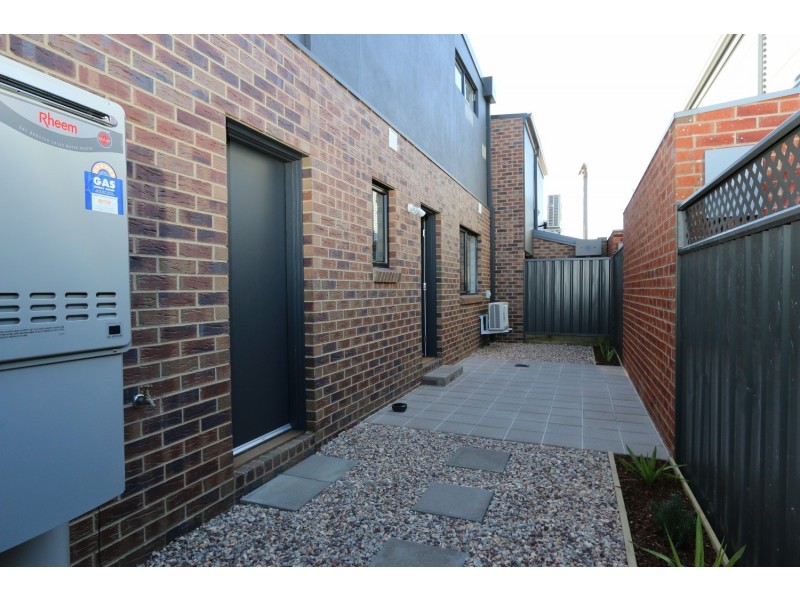 1/1 Russell Street, Quarry Hill VIC 3550