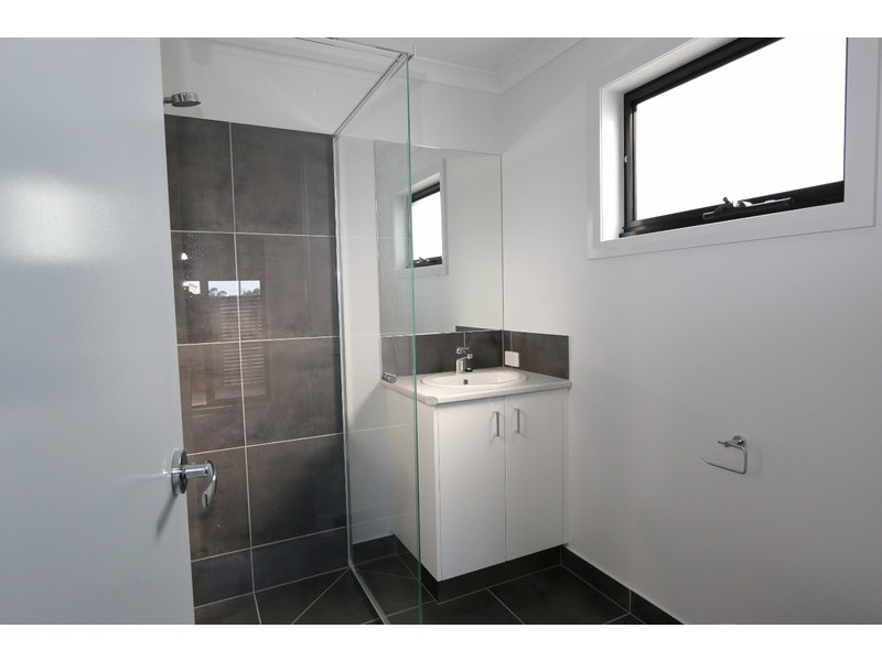 2/49 Little Breen Street, Quarry Hill VIC 3550