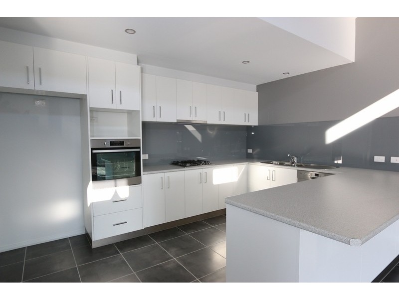 2/49 Little Breen Street, Quarry Hill VIC 3550