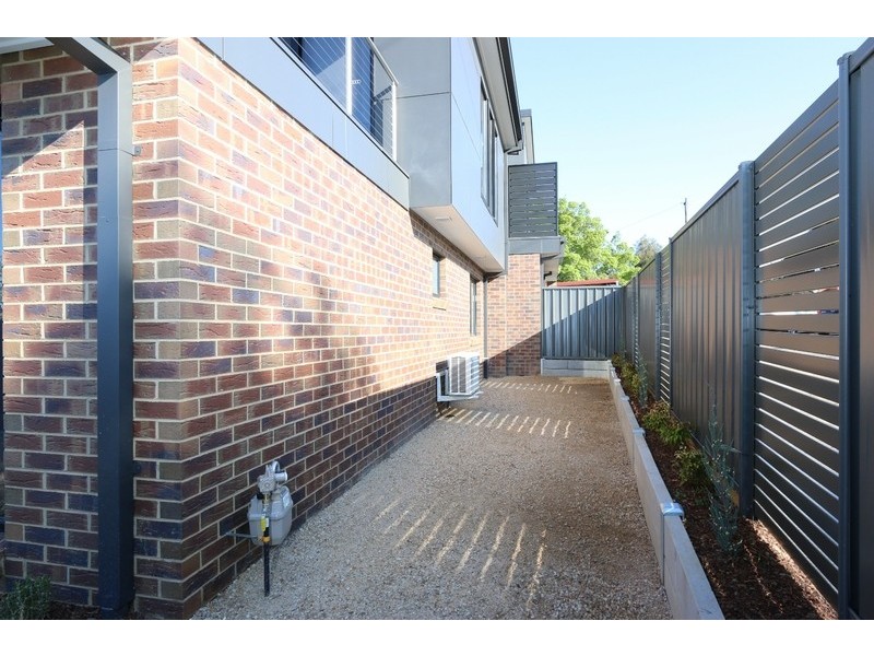 2/49 Little Breen Street, Quarry Hill VIC 3550