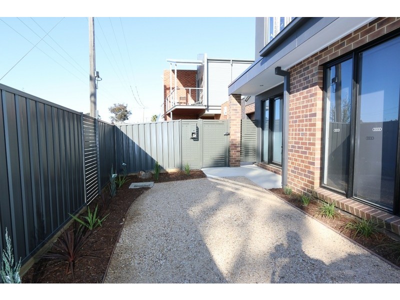 2/49 Little Breen Street, Quarry Hill VIC 3550