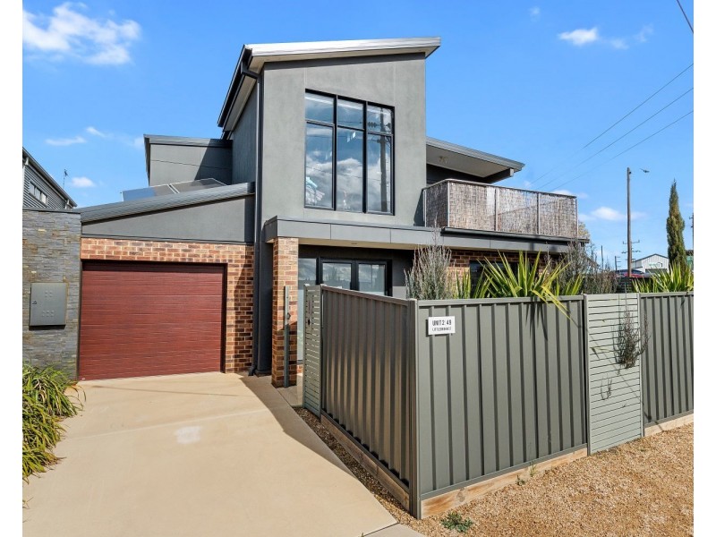 2/49 Little Breen Street, Quarry Hill VIC 3550