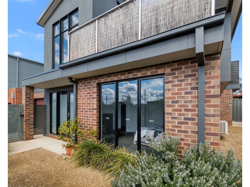 2/49 Little Breen Street, Quarry Hill VIC 3550