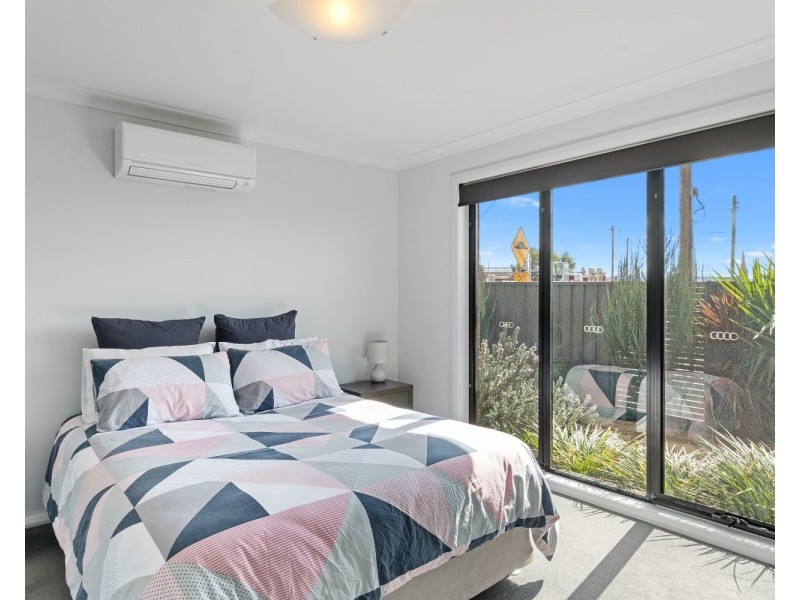 2/49 Little Breen Street, Quarry Hill VIC 3550