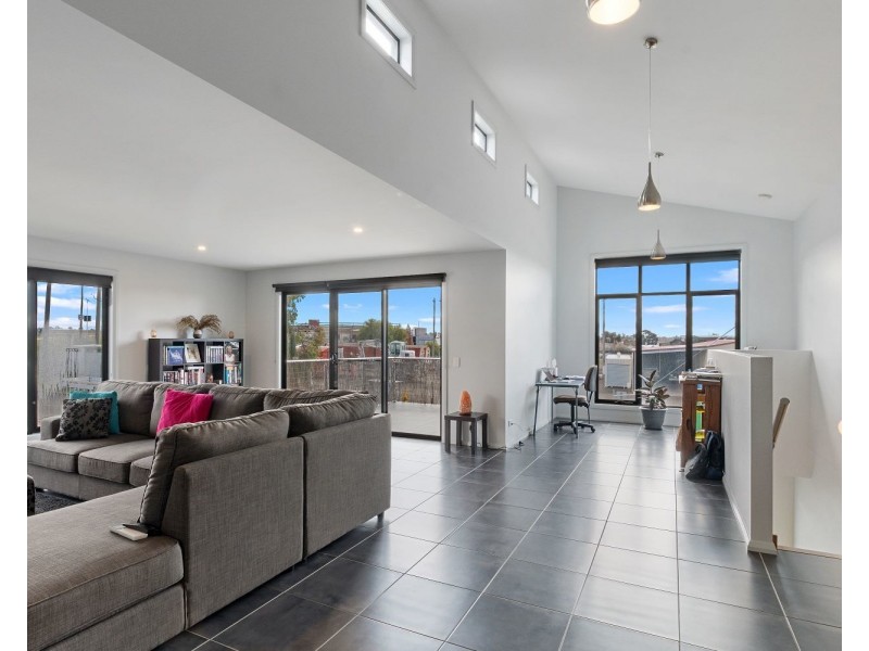 2/49 Little Breen Street, Quarry Hill VIC 3550