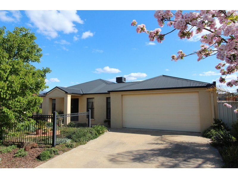 21 Waterford Drive, Strathfieldsaye VIC 3551