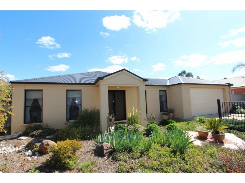 21 Waterford Drive, Strathfieldsaye VIC 3551