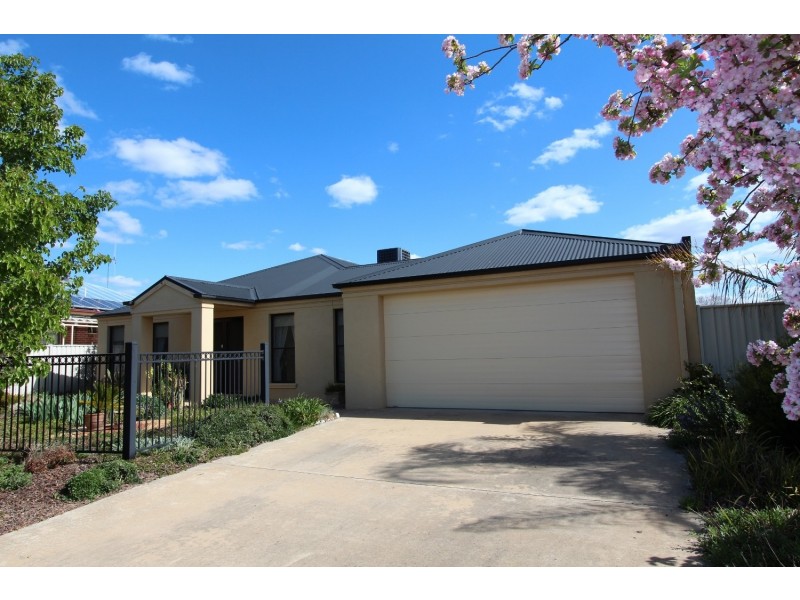 21 Waterford Drive, Strathfieldsaye VIC 3551