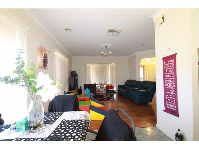 9 Kate Close, Kennington VIC 3550