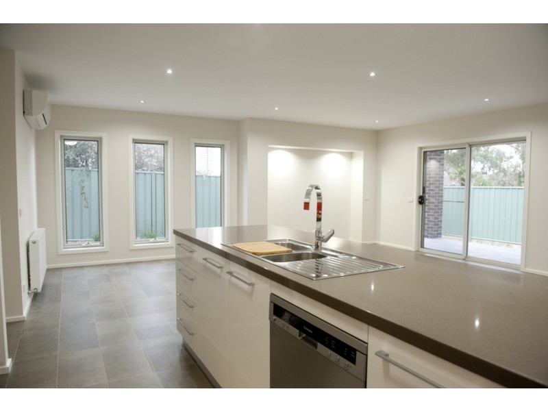 1/47 Race Street, Flora Hill VIC 3550