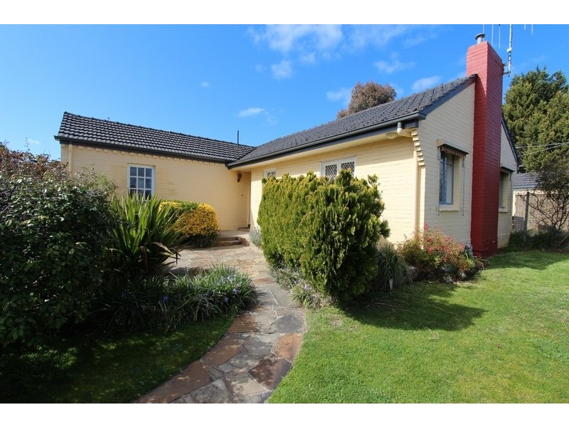 22 Nish Street, Flora Hill VIC 3550