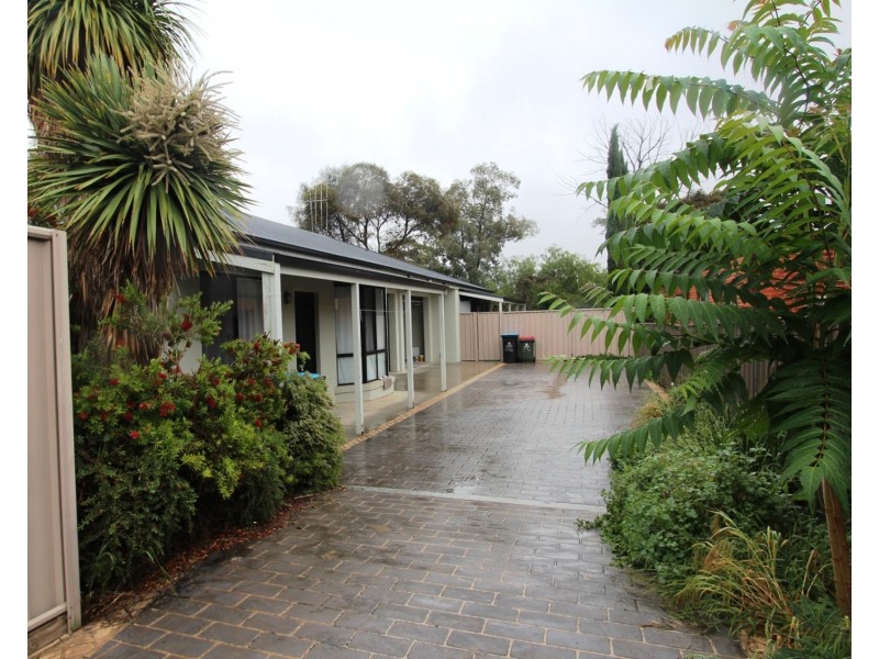 1/82 Sternberg Street, Kennington VIC 3550
